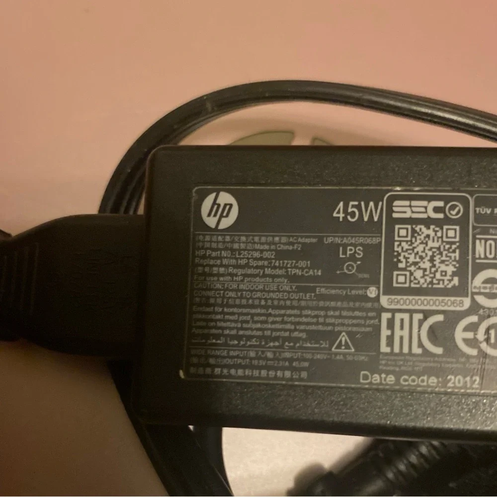 GOLD HP 14 LAPTOP CHARGER INCLUDED
